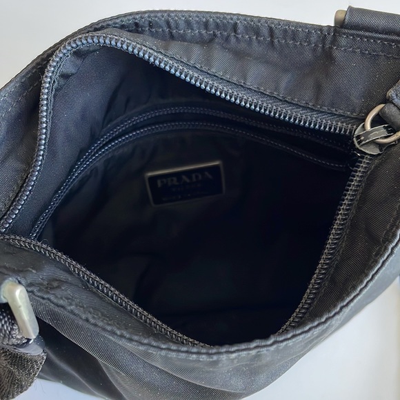 Authentic Vintage Prada Black Tessuto Crossbody Bag🖤 - Picture 10 of 10